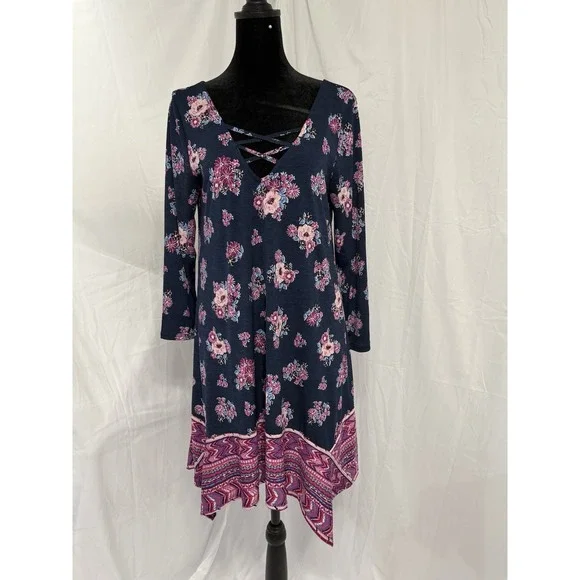 3 Pink Hearts‎ Brand  Multicolored Floral Design V-Neck Dress Size Medium - Picture 2 of 10